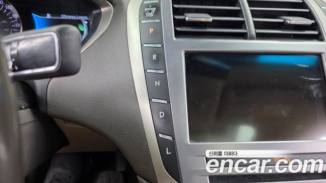Lincoln MKZ 2018 — photo 9