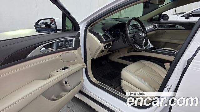 Lincoln MKZ 2018 — photo 10
