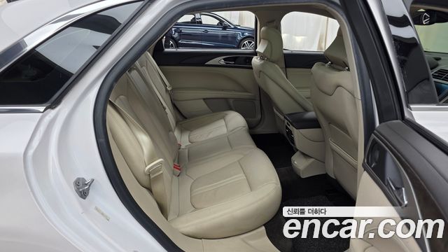 Lincoln MKZ 2018 — photo 12