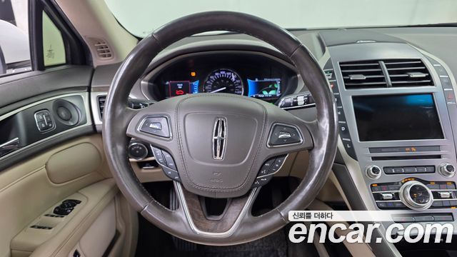Lincoln MKZ 2018 — photo 13