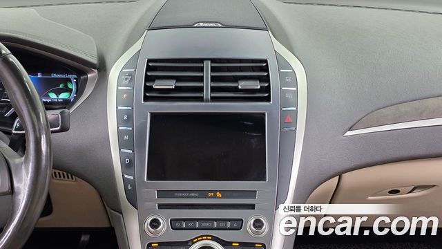 Lincoln MKZ 2018 — photo 14