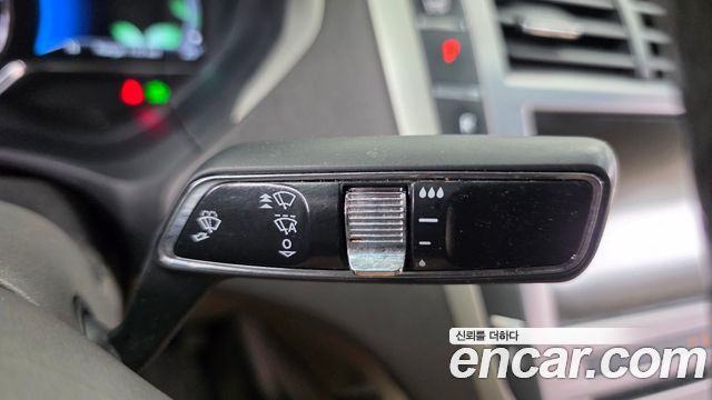 Lincoln MKZ 2018 — photo 15