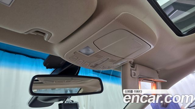Lincoln MKZ 2018 — photo 17