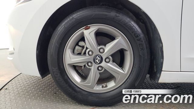 Hyundai AVANTE 2016 — photo 5