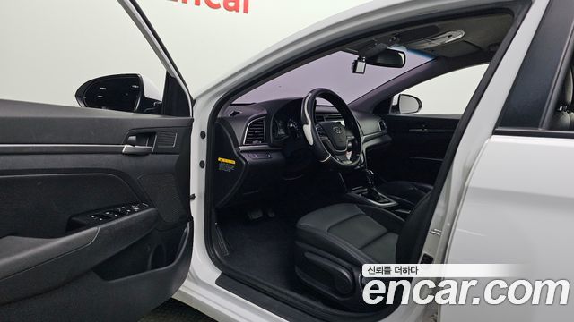 Hyundai AVANTE 2016 — photo 10
