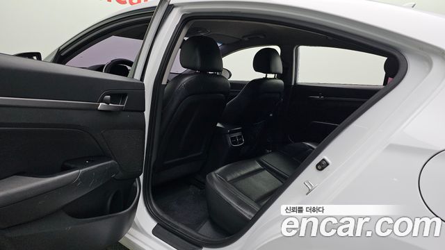 Hyundai AVANTE 2016 — photo 11