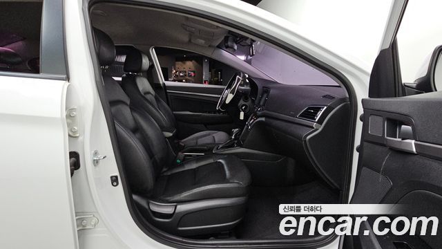 Hyundai AVANTE 2016 — photo 12