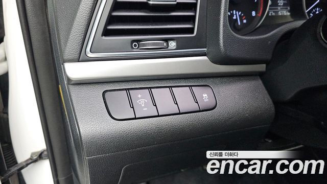 Hyundai AVANTE 2016 — photo 14