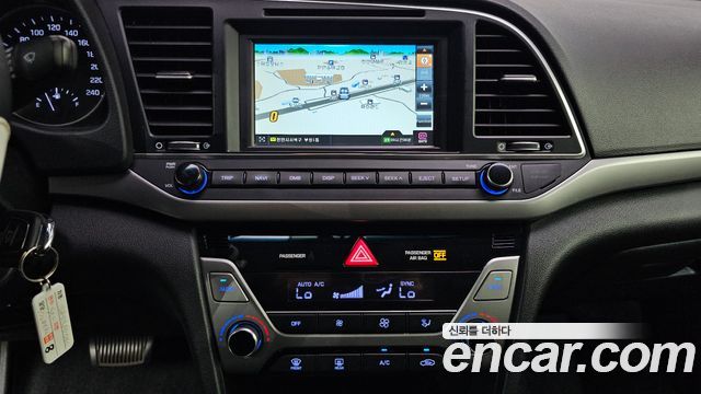 Hyundai AVANTE 2016 — photo 17