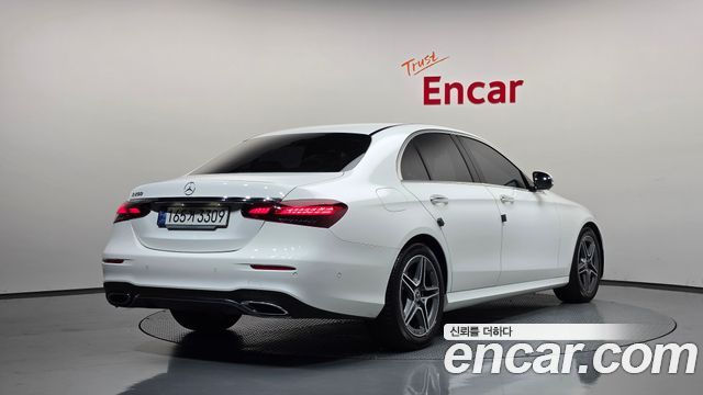 Mercedes-Benz E-Class 2023 — photo 2