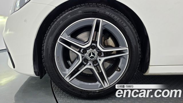 Mercedes-Benz E-Class 2023 — photo 5