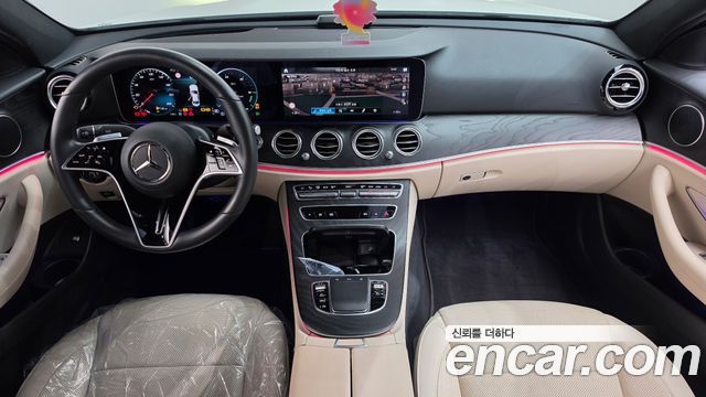 Mercedes-Benz E-Class 2023 — photo 10