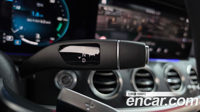 Mercedes-Benz E-Class 2023 — photo 12