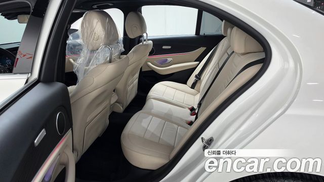 Mercedes-Benz E-Class 2023 — photo 17
