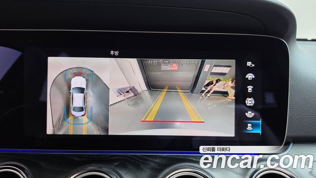 Mercedes-Benz E-Class 2023 — photo 20