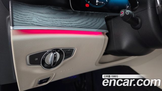 Mercedes-Benz E-Class 2023 — photo 25