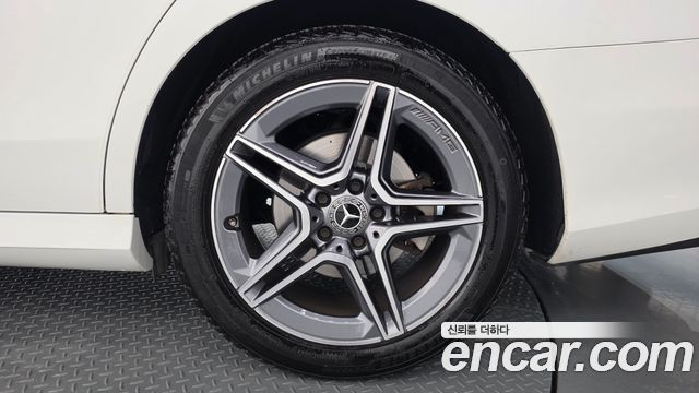 Mercedes-Benz E-Class 2023 — photo 7