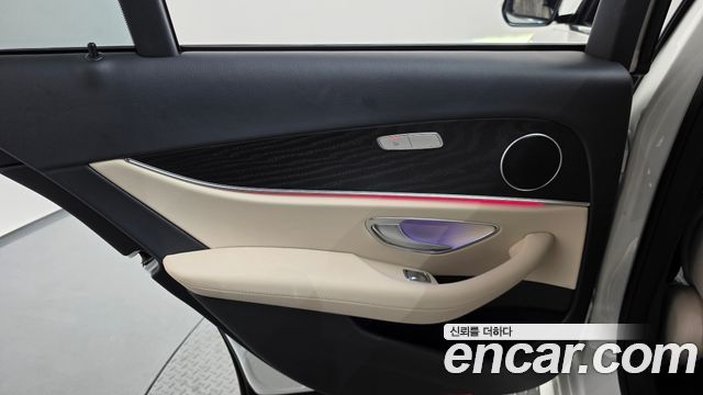 Mercedes-Benz E-Class 2023 — photo 15