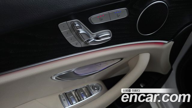 Mercedes-Benz E-Class 2023 — photo 27
