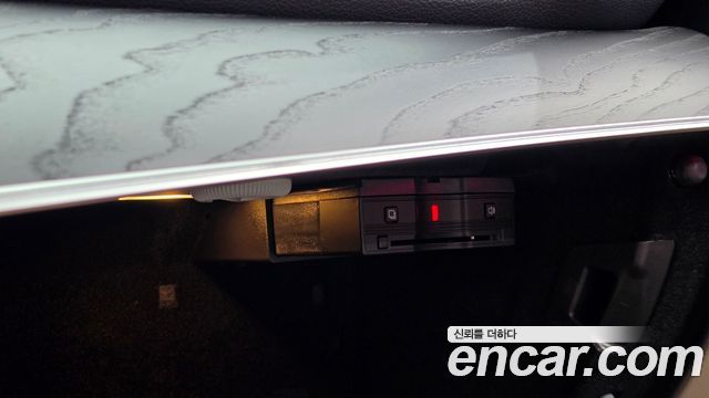 Mercedes-Benz E-Class 2023 — photo 28