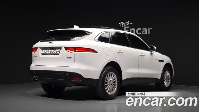 Jaguar F-PACE 2018 — photo 2