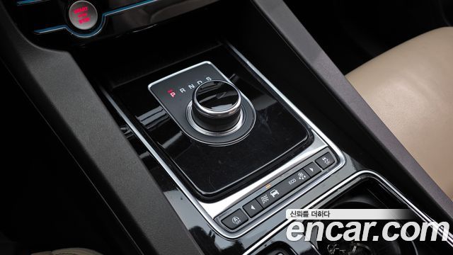 Jaguar F-PACE 2018 — photo 12