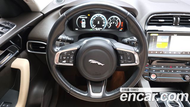Jaguar F-PACE 2018 — photo 19
