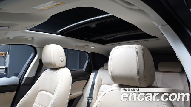 Jaguar F-PACE 2018 — photo 25