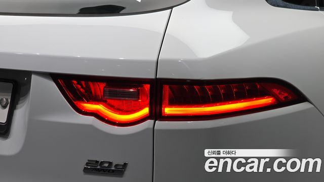 Jaguar F-PACE 2018 — photo 9