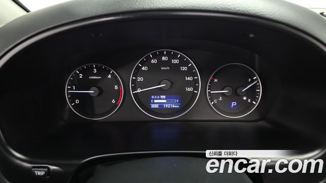 Hyundai Starex 2016 — photo 8