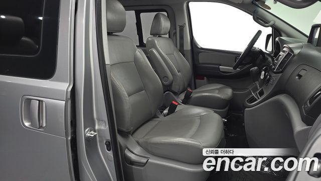 Hyundai Starex 2016 — photo 11