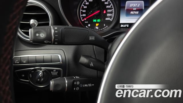Mercedes-Benz C-Class 2018 — photo 27
