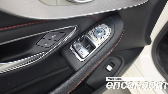 Mercedes-Benz C-Class 2018 — photo 31