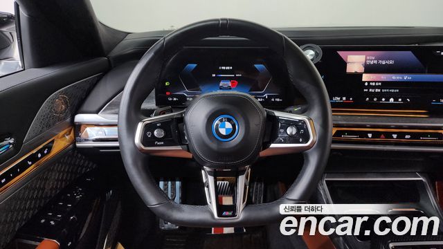 BMW i7 2023 — photo 18