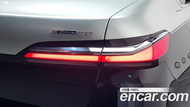 BMW i7 2023 — photo 9