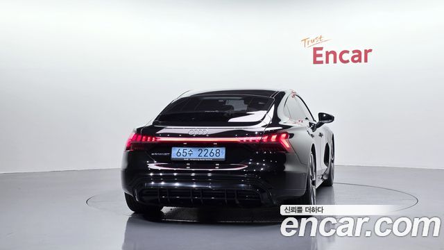 Audi e-tron GT 2022 — photo 4