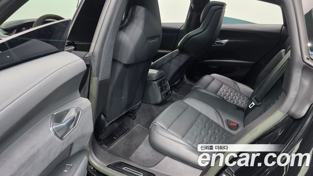 Audi e-tron GT 2022 — photo 18