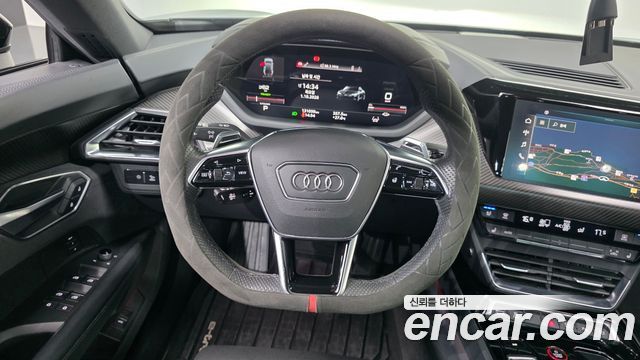 Audi e-tron GT 2022 — photo 19