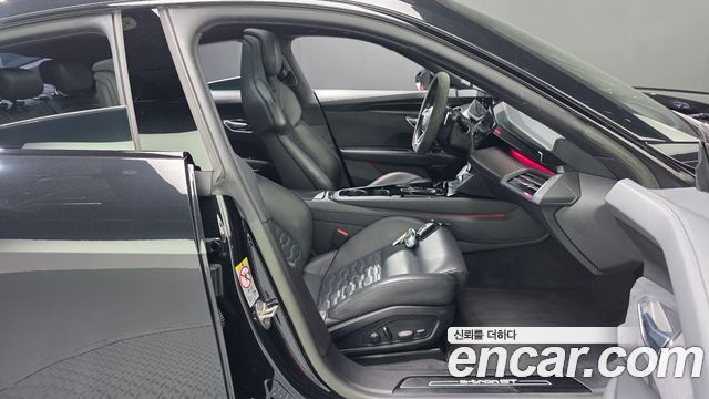 Audi e-tron GT 2022 — photo 16