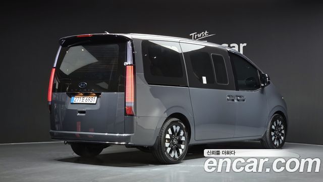 Hyundai Staria 2025 — photo 2