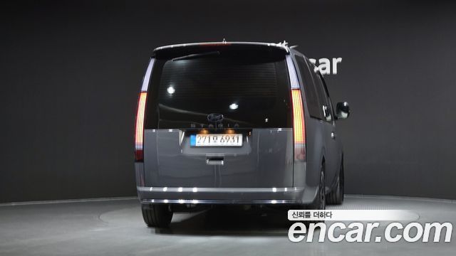 Hyundai Staria 2025 — photo 4