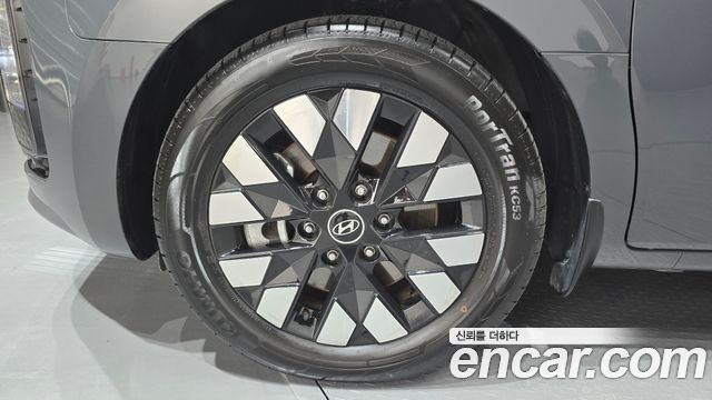 Hyundai Staria 2025 — photo 5