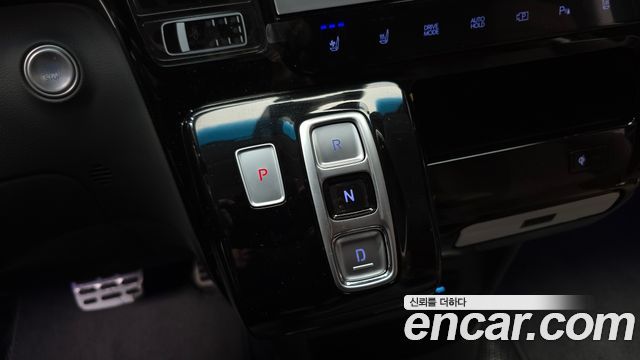Hyundai Staria 2025 — photo 9