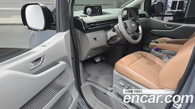 Hyundai Staria 2025 — photo 10