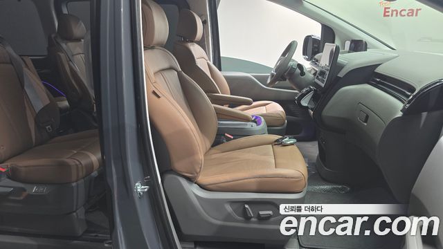 Hyundai Staria 2025 — photo 11