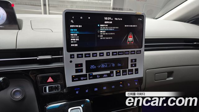 Hyundai Staria 2025 — photo 14