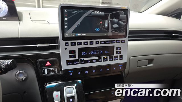 Hyundai Staria 2025 — photo 15