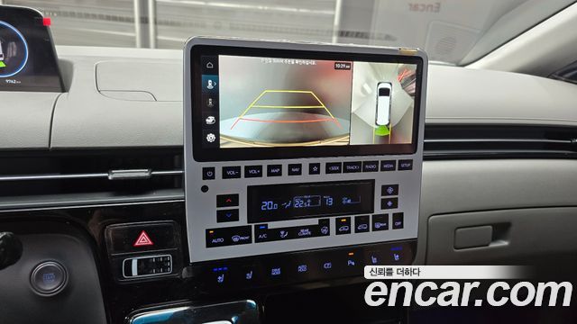 Hyundai Staria 2025 — photo 16