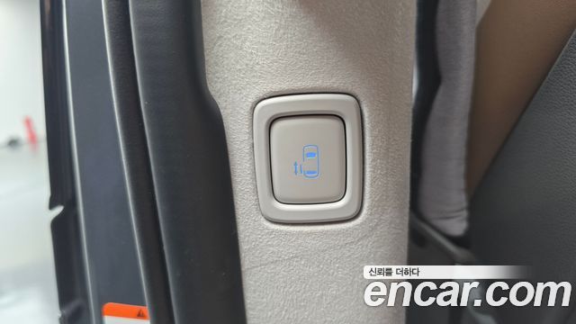 Hyundai Staria 2025 — photo 17
