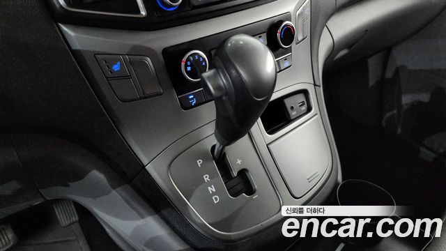 Hyundai Starex 2017 — photo 12